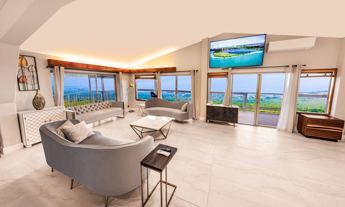 Kailua-Kona Casa | Beautiful Oceanview Home and Studio