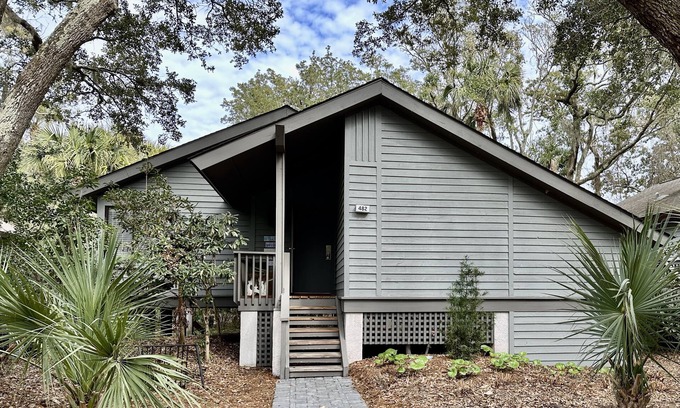 West Beach Cabaña | Beautiful Oceanwoods Cottage with Sunroom - Close to Beach and Night Heron Park
