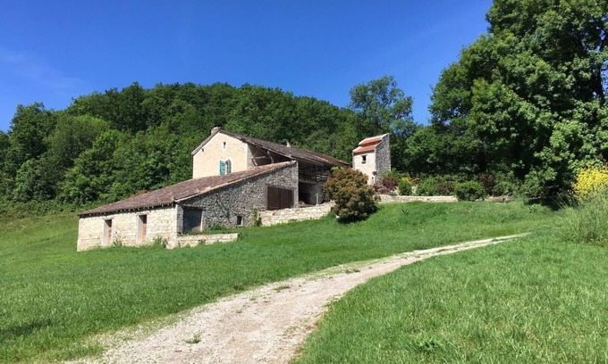 Prayssas Casa | Beautiful old farmhouse in rural Lot-et-Garonne with 12x6 m pool - sleeps 12