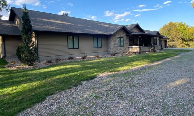 Howard County Casa | Beautiful "on the Loup River" - Betty's Bunkhouse!