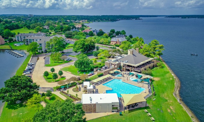 Walden on Lake Conroe Condominio | Beautiful One Bedroom Waterview Condo On Lake Conroe - 208-B