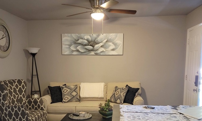 Killeen Casa | Beautiful one bedroom apartment, with free parking. Pets welcome!