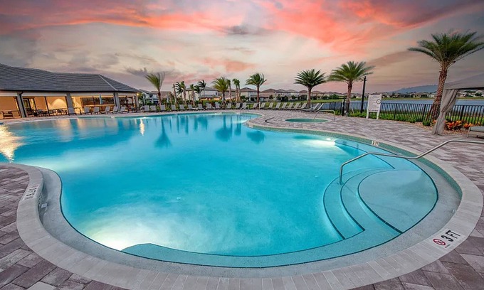Lake Worth Casa | Beautiful One Story Home with Heated Spa/Pool