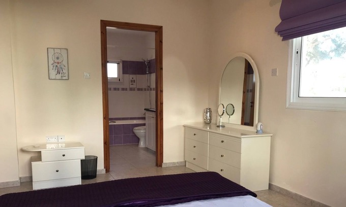 Aradippou Apartamento | Hermoso apartamento de planta abierta a menos de 5 minutos de la playa.