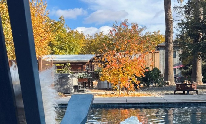 Modesto Otro | Beautiful Orchard House on the Farm