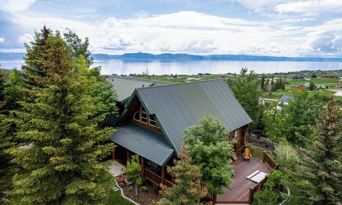 Fish Haven Cabina | Beautiful original log cabin, minutes from Garden City and Bear Lake beaches.