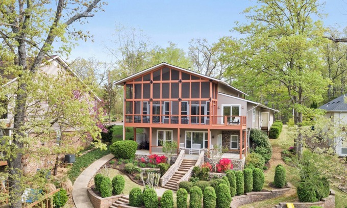 Bella Vista Casa | Hermosa escapada a Ozark Mountain Lakehouse en el nuevo sistema 11 Under Trails