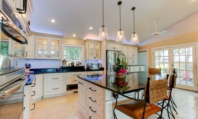 Chapin Casa | Beautiful Panoramic Lake Views - 4 kayaks - private dock