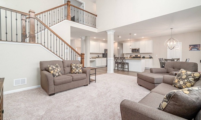 Fox Valley Casa | Beautiful Peaceful 3 Bedroom Home in Plainfield