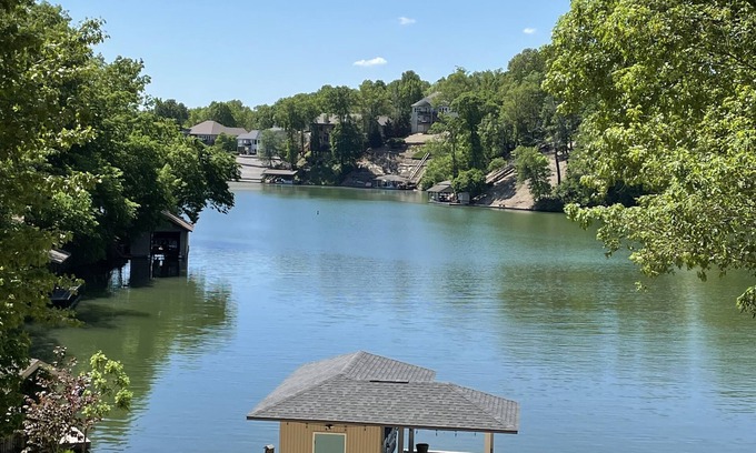 Bella Vista Casa | Beautiful, peaceful lakefront home on Loch Lomond!