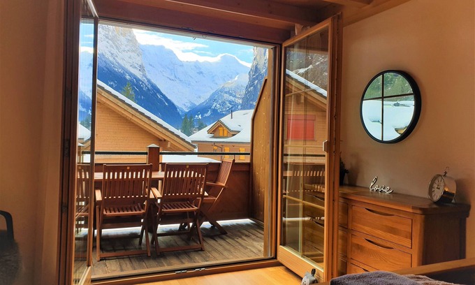 Lauterbrunnen Apartamento | Precioso ático con impresionantes vistas del valle de Lauterbrunnnen