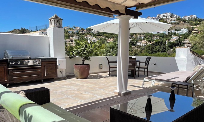 Benahavis Apartamento | Precioso ático cerca de Marbella Los Arqueros Golf
