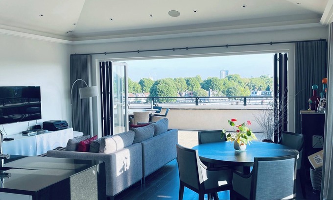 Sands End Apartamento | Beautiful Penthouse w/ River Views , wrap around balcony and Free Parking !