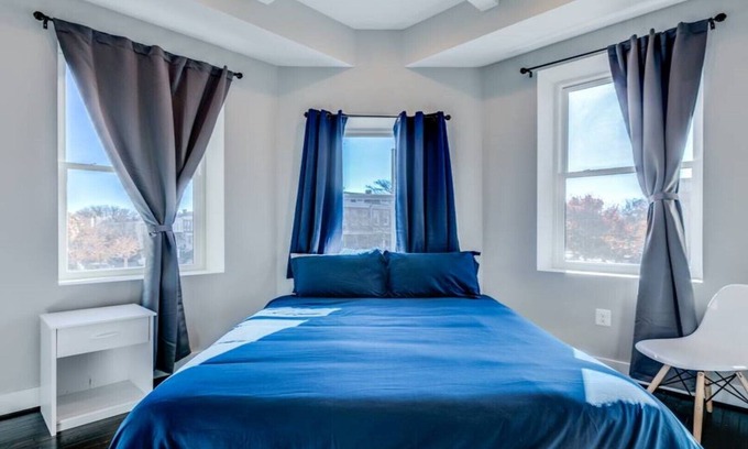 Southeast Apartamento | Beautiful Perfectly Located 2BR Condo For Two International Students or Interns.