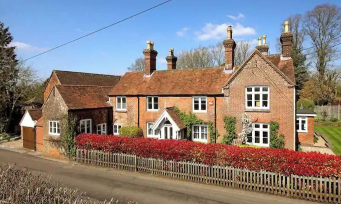 Oakley Casa | Beautiful Period Country House with Heated Pool