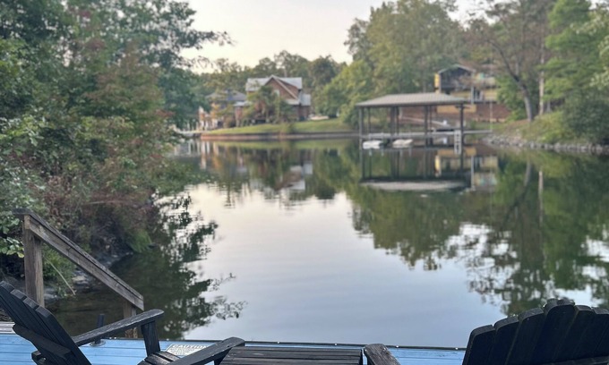 Jacksons' Gap Casa | Beautiful Pet friendly waterfront on lake Martin! Welcome to “Driftwood Vista”