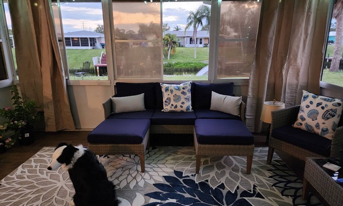 North Port Cabaña | Beautiful, Pet friendly home on canal. Great for fishing, kayaks & snowbirds