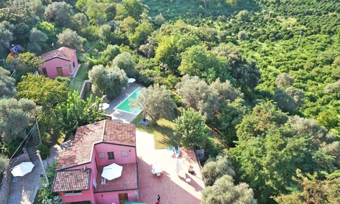 Mirto Casa | AGRITURISMO CON PISCINA INVERNADA EN EL VERDE EN LAS COLINAS DE CAPO D'ORLANDO