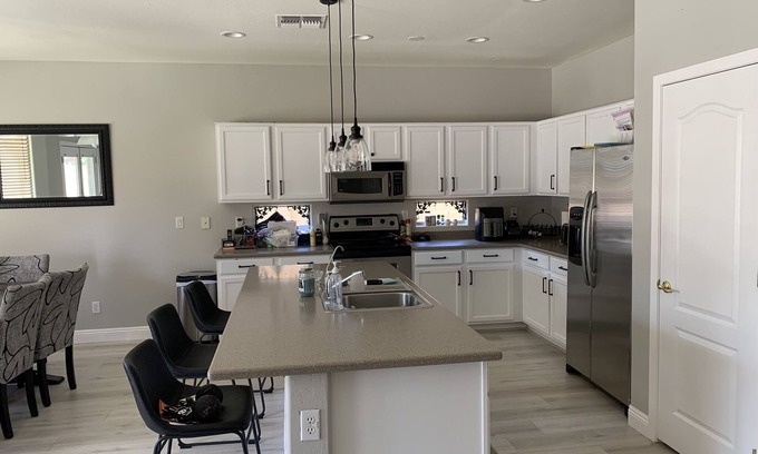 Sierra Montana Casa | Beautiful pool home with game room, basketball & hot tub