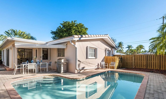 Central Corals Casa | BEAUTIFUL POOL HOUSE