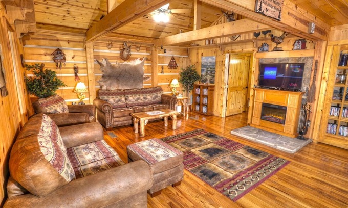 Helen Casa | BEAUTIFUL PREMIER CABIN!!! 2 bedroom NEWLY RENOVATED CABIN WITH HOT TUB!!!