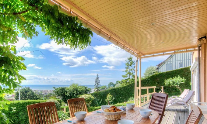 Benerville-sur-Mer Casa | Beautiful private villa with WIFI, TV, terrace, pets allowed, panoramic view and parking