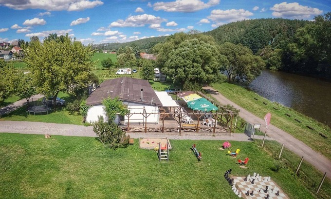 Tyn nad Vltavou Casa | Maravillosa casa de vacaciones privada para 4 personas con WIFI, A/C, terraza y mascotas permitida
