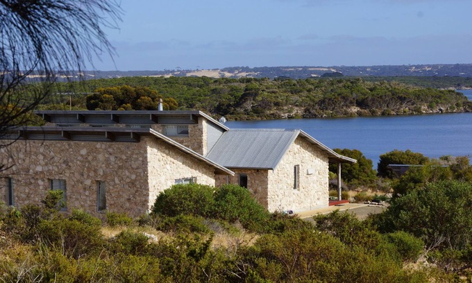 Pelican Lagoon Casa | Beautiful private 4-bedroom coastal Kangaroo Island holiday home