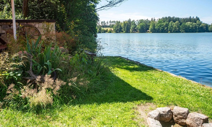 Strizovice Casa | Preciosa casa de vacaciones privada con WIFI, TV, patio, mascotas permitida y aparcamiento