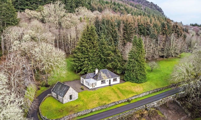 Invermoriston Casa | Estupenda casa de vacaciones privada para 8 personas con WIFI, TV, patio y vista panorámica
