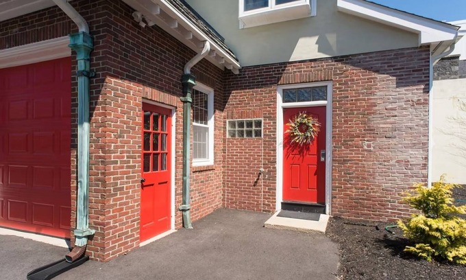 Brook Farm Casa | Beautiful, private and tranquil 2 bedroom historic Boston carriage house.