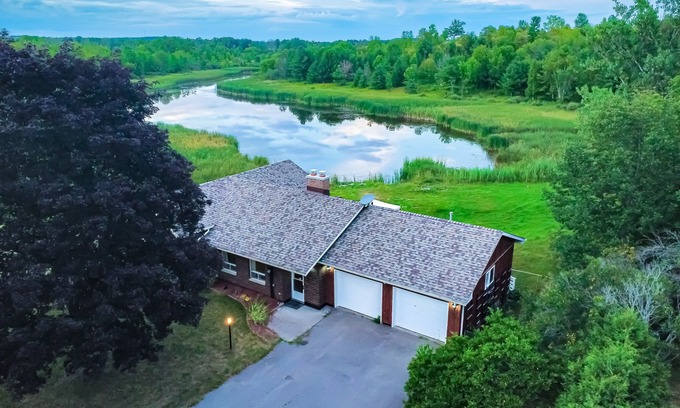 Trent Hills Cabaña | Beautiful private Lake Front Cottage for rent at Campbellford town