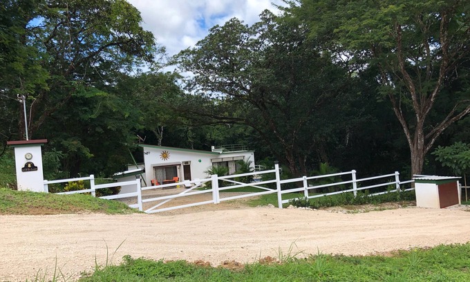 Rio Seco Casa | Hermosa casa privada de 3 dormitorios, 2 baños con piscina en Costa Rica Inicio RAZONABLE