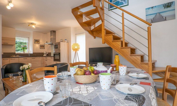 Plouzelambre Villa | Estupenda casa de vacaciones privada con WIFI, TV, terraza, mascotas permitida y aparcamiento