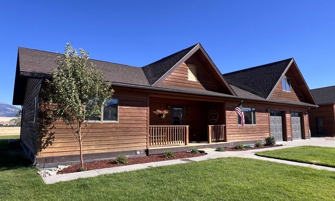 Ennis Casa | Beautiful private home overlooking Ennis and The Madison Range