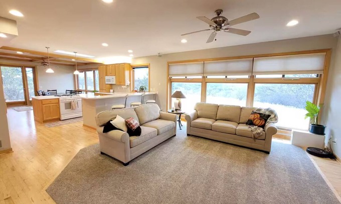 Rochester Casa | Beautiful, Private, Nature & Hot tub! 4 miles to Mayo