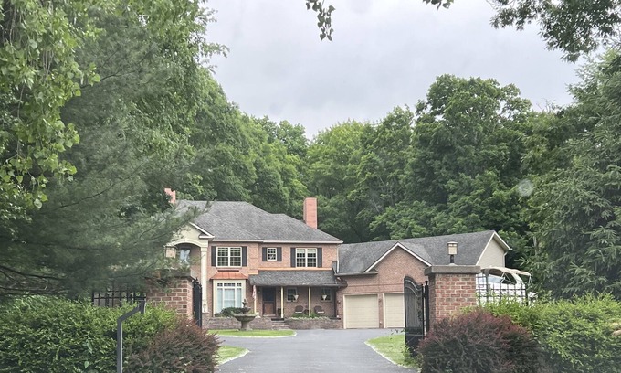 Perinton Casa | Beautiful Private Pittsford Home