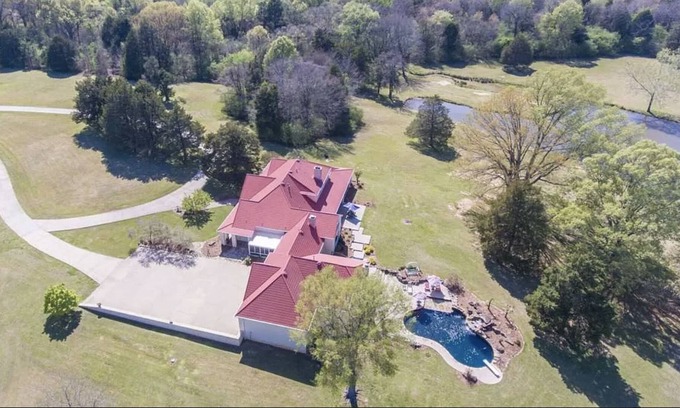 Lakes of Forest Hill Casa | Beautiful Private & Secluded 38 Acre Estate