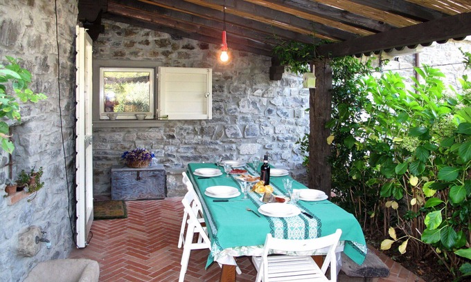 Tresana Casa | Estupenda casa de vacaciones privada con TV, terraza, mascotas permitida y aparcamiento