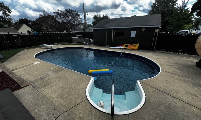 West Allis Casa | Beautiful private vacation home close to State Fair Park. Outdoor pool, sleeps 6