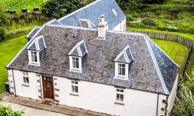 Glen Urquhart Casa | Maravillosa casa de vacaciones privada con WIFI, TV, terraza, mascotas permitida y aparcamiento