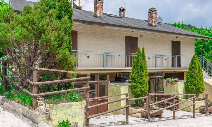 Bolognola Casa | Maravillosa casa de vacaciones privada con WIFI, TV, balcón, vista panorámica, aparcamiento