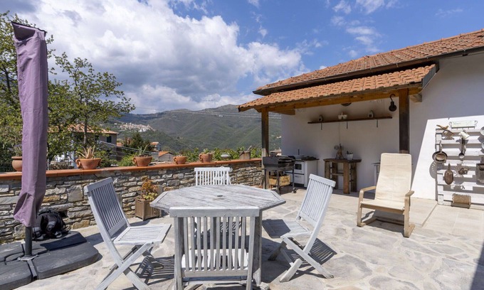 Ville San Sebastiano Villa | Casa de vacaciones privada con WIFI, patio, mascotas permitida, vista panorámica, aparcamiento