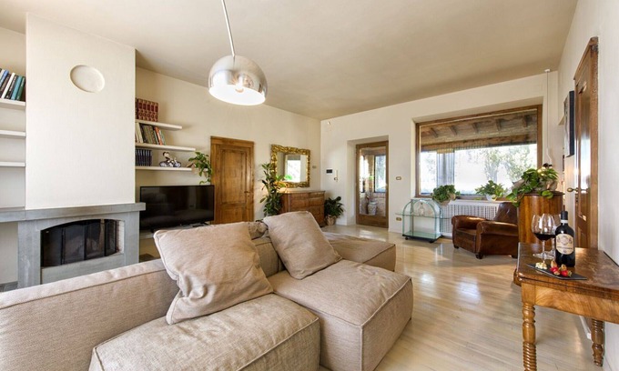 Montalcino Villa | Casa de vacaciones privada con A/C, jacuzzi, WIFI, TV, patio, vista panorámica, aparcamiento