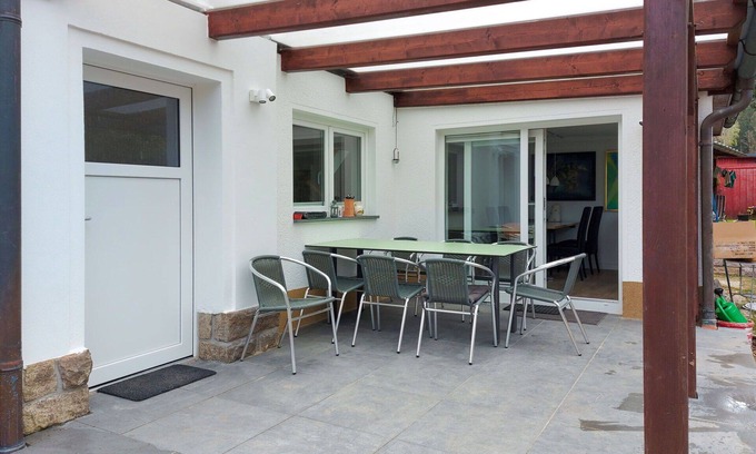 Bad Brambach Casa | Estupenda casa de vacaciones privada para 8 personas con WIFI, TV, terraza y mascotas permitida