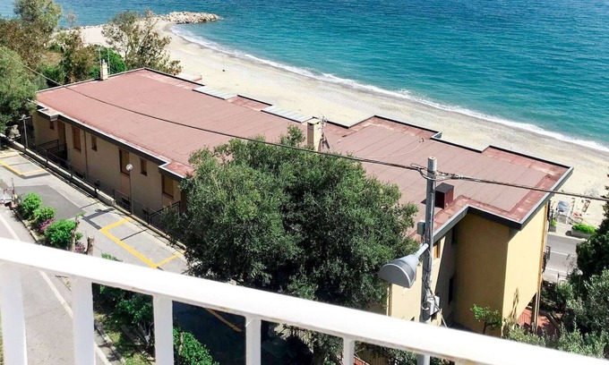 Torre del Mare Casa | Maravillosa casa de vacaciones privada con WIFI, TV, terraza, mascotas permitida y aparcamiento