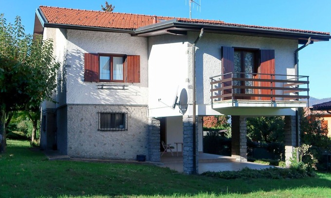 Castelveccana Casa | Maravillosa casa de vacaciones privada con WIFI, TV, terraza, mascotas permitida y aparcamiento