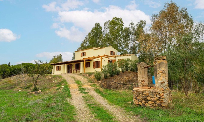 Muravera Casa | Casa de vacaciones privada con WIFI, A/C, TV, mascotas permitida, vista panorámica, aparcamiento