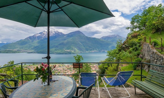 Dongo Casa | Preciosa casa de vacaciones privada con TV, terraza, mascotas permitida y aparcamiento