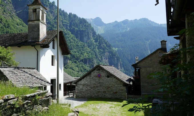 Malvaglia Casa | Maravillosa casa de vacaciones privada para 2 personas con TV y balcón